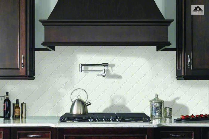  White Arabesque Tile Backsplash