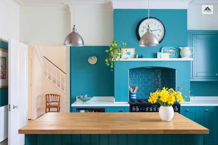 Teal Kitchen Cabinet With Matching Accent Wall