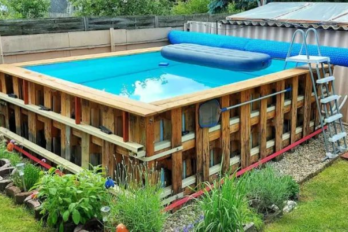 Wood Pallet Pool Frame