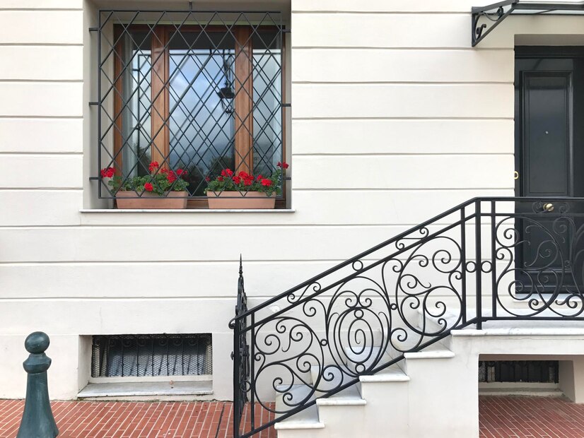 Sleek Railings For Small Houses